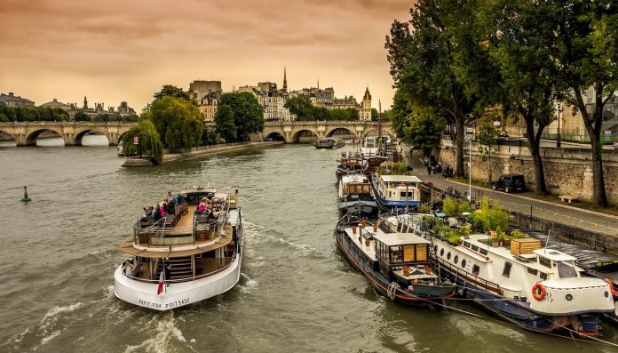 Location de péniche à Paris