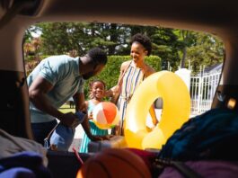 famille qui part en vacances